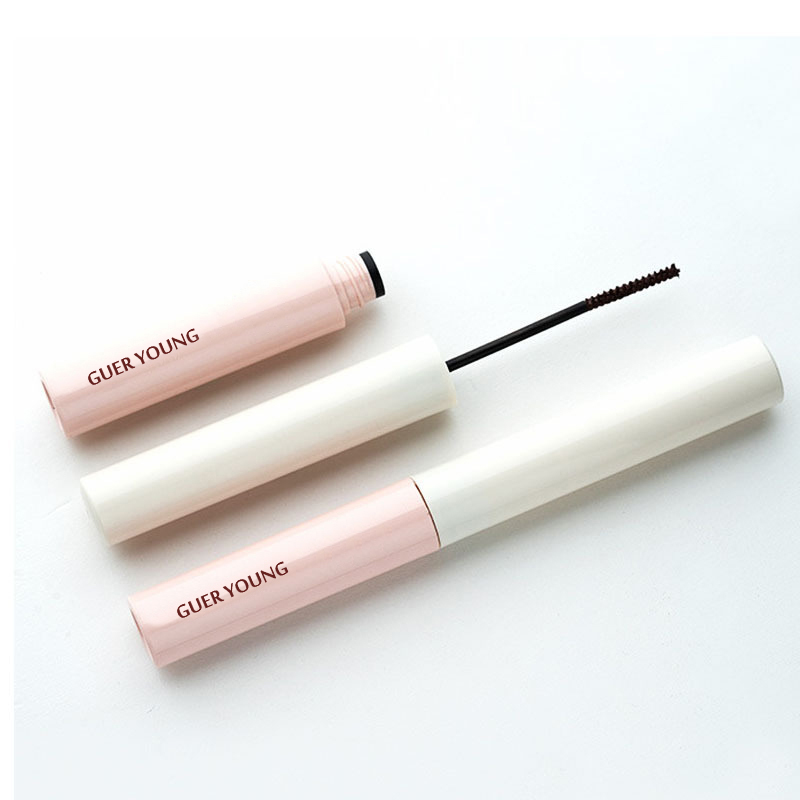 Mini Slim Mascara Tube – Lightweight Application & Natural Lash Definition