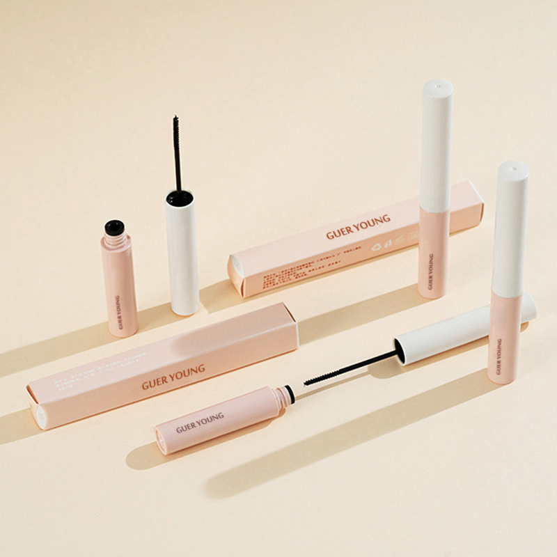 Mini Slim Mascara Tube – Lightweight Application & Natural Lash Definition