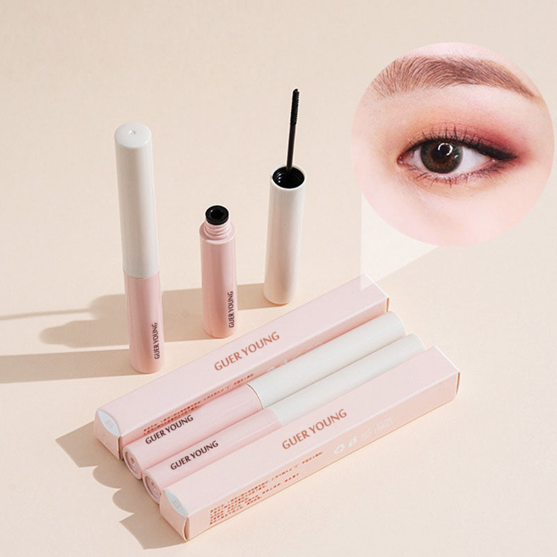 Mini Slim Mascara Tube – Lightweight Application & Natural Lash Definition