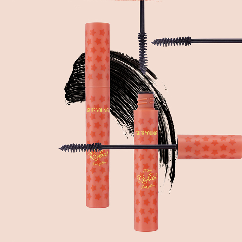 Mini Waterproof Mascara – Long-Lasting Curl with Fine Brush Head