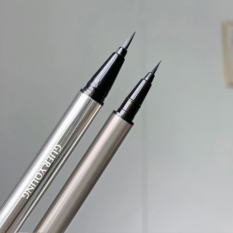 Double-Ended Eyeliner Pen – Precision & Versatile Design