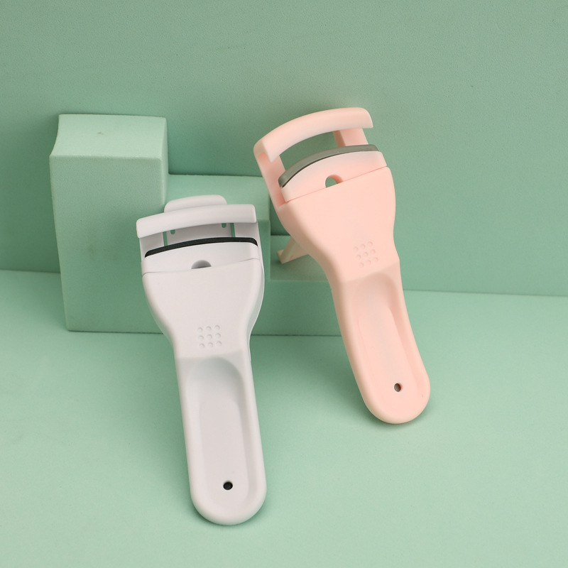 Mini Foldable Eyelash Curler – Compact Travel Lash Tool with Soft Silicone Pad for Natural Curl