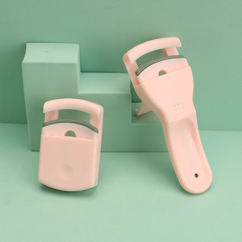 Mini Foldable Eyelash Curler – Compact Travel Lash Tool with Soft Silicone Pad for Natural Curl