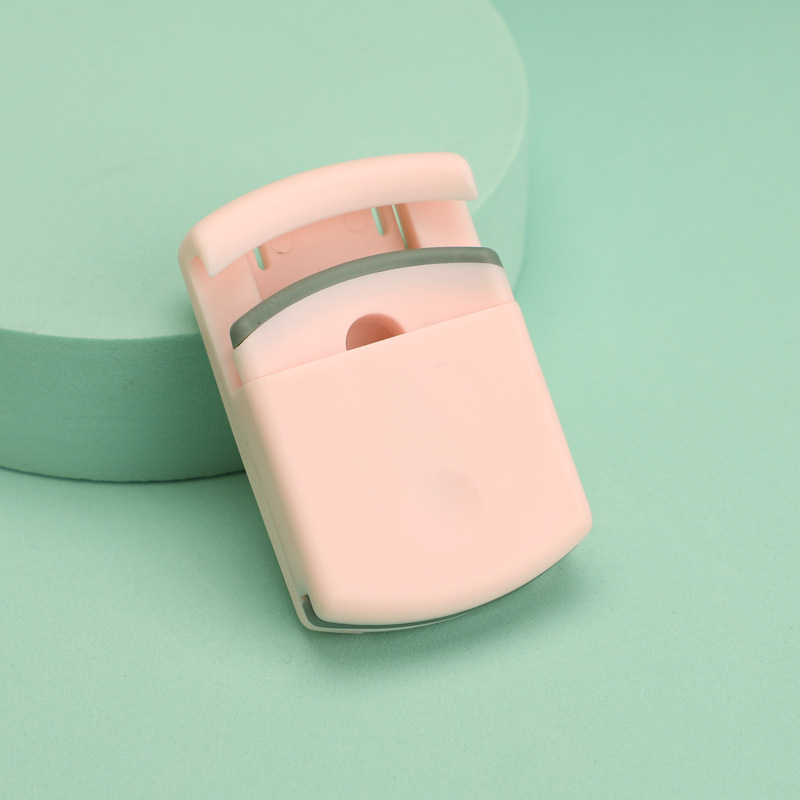 Mini Foldable Eyelash Curler – Compact Travel Lash Tool with Soft Silicone Pad for Natural Curl