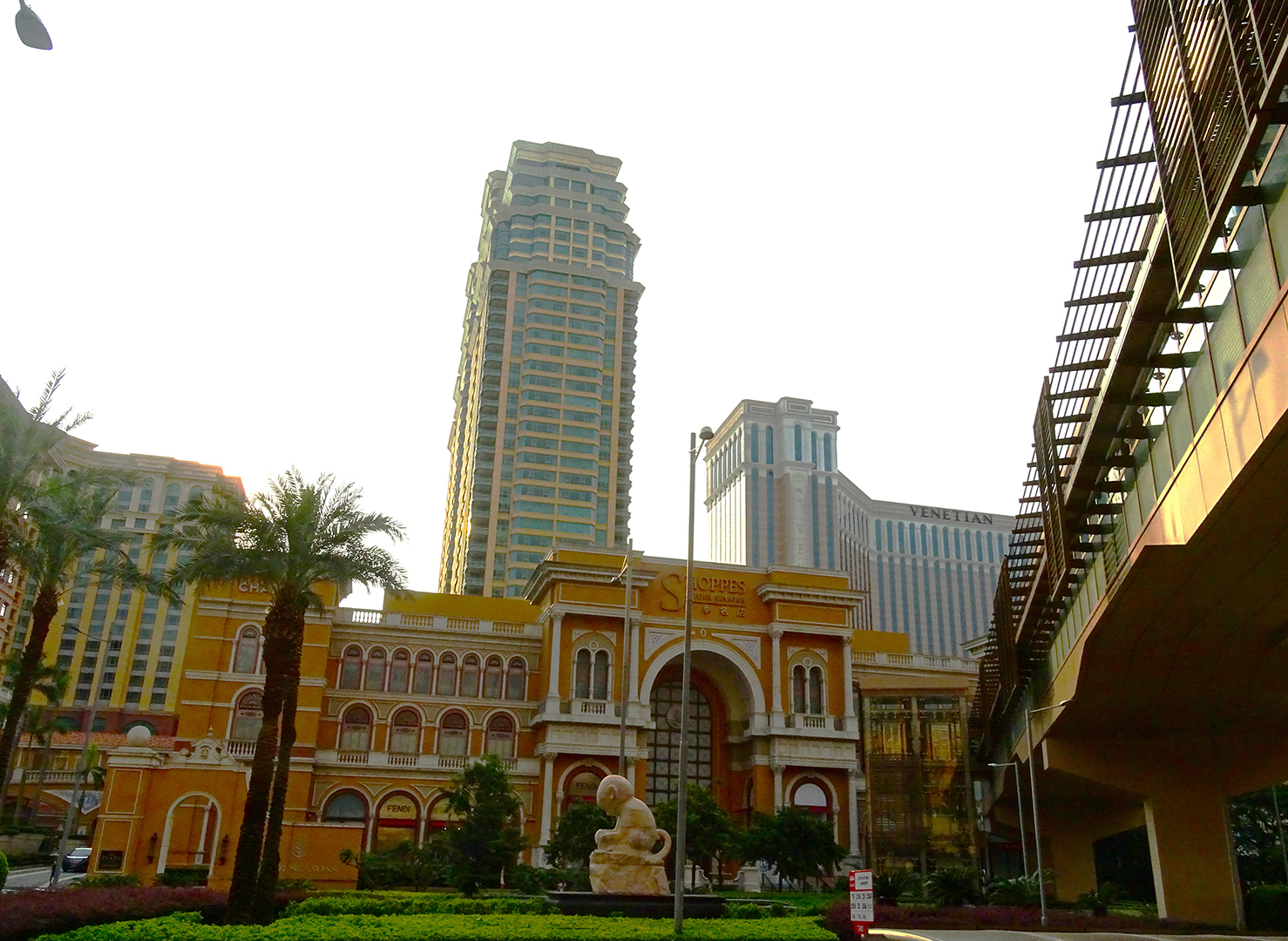 Four Seasons Hotel (DFS)