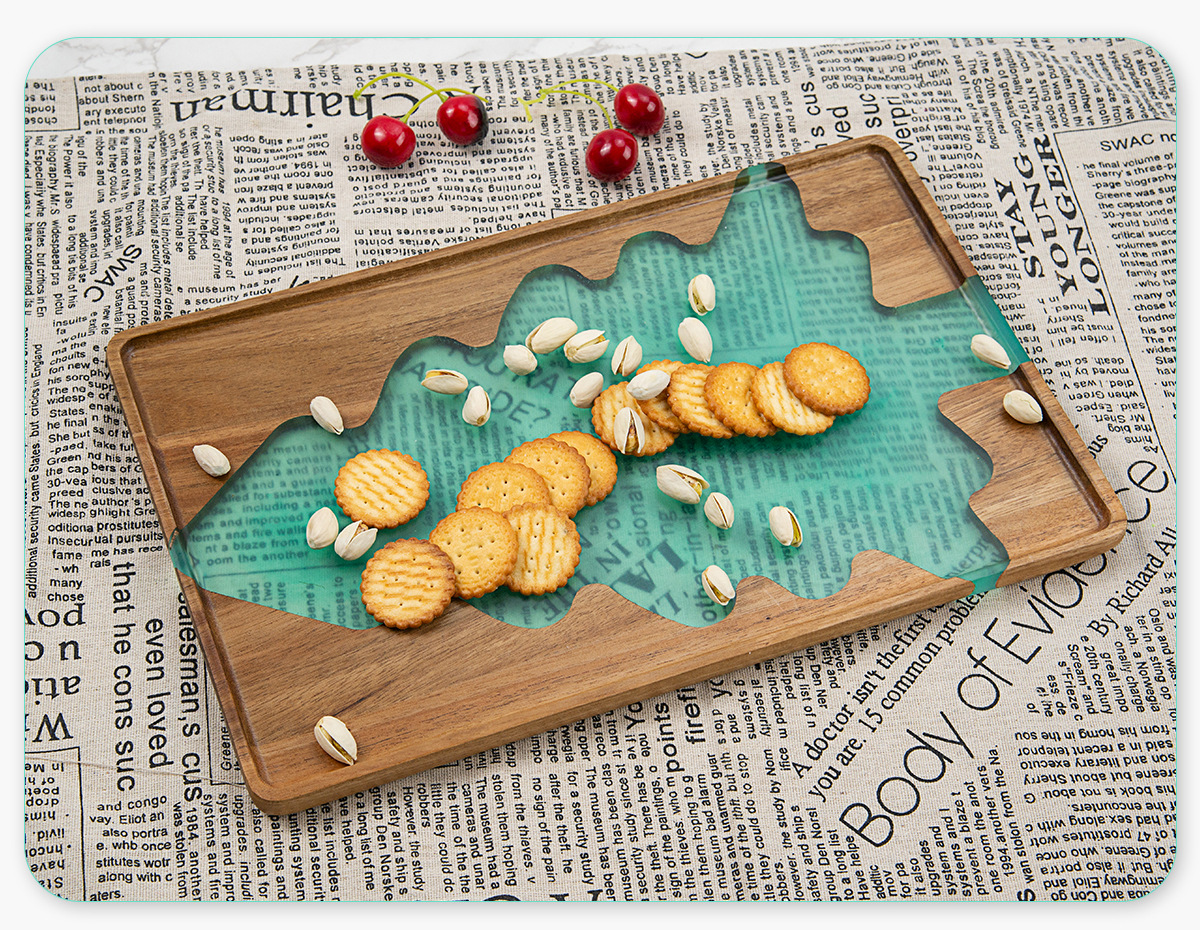 Christmas Tree Resin & Wood Tray – Festive Decorative Snack Platter