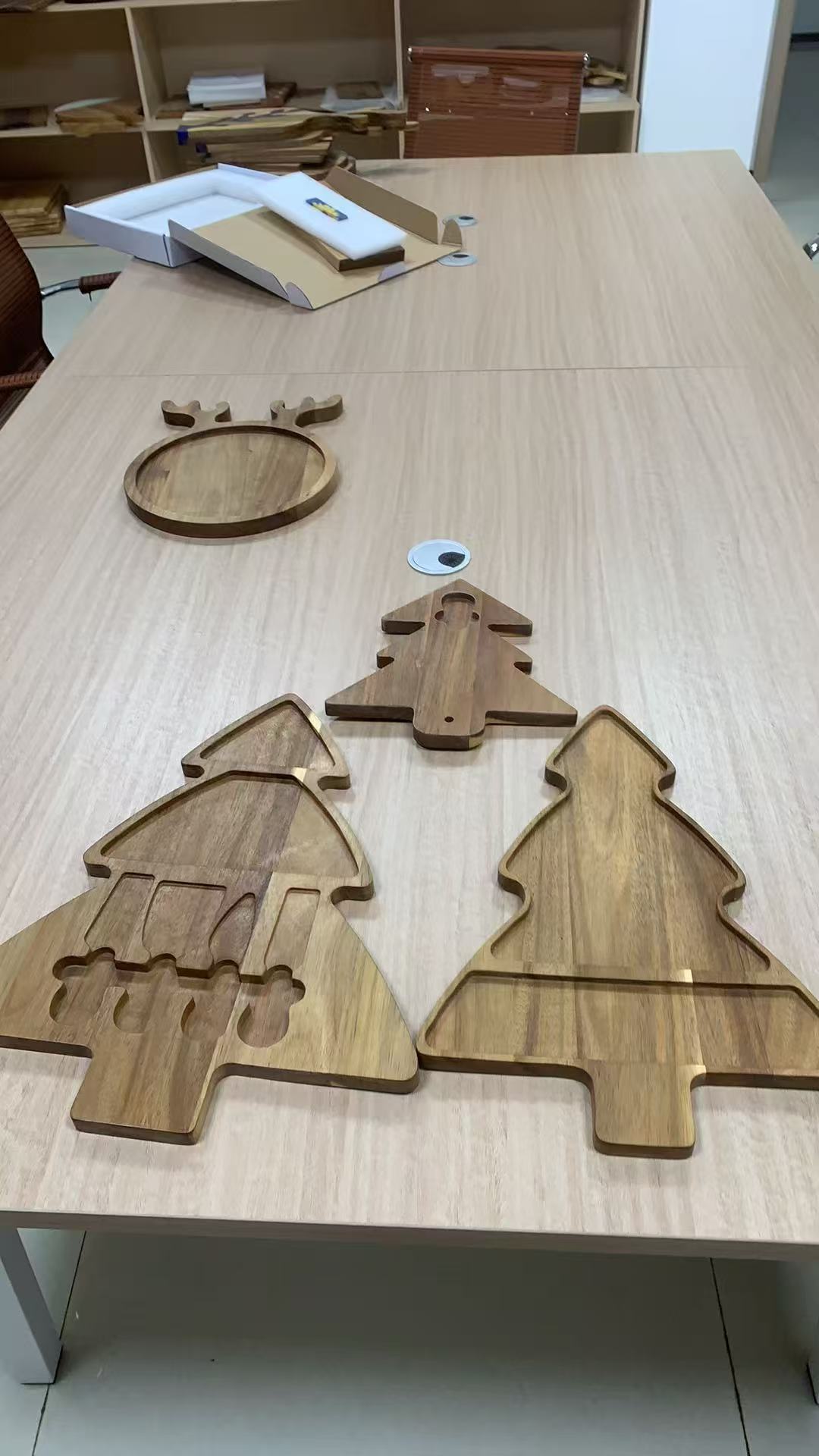 hristmas Tree Wooden Cheese Board Set