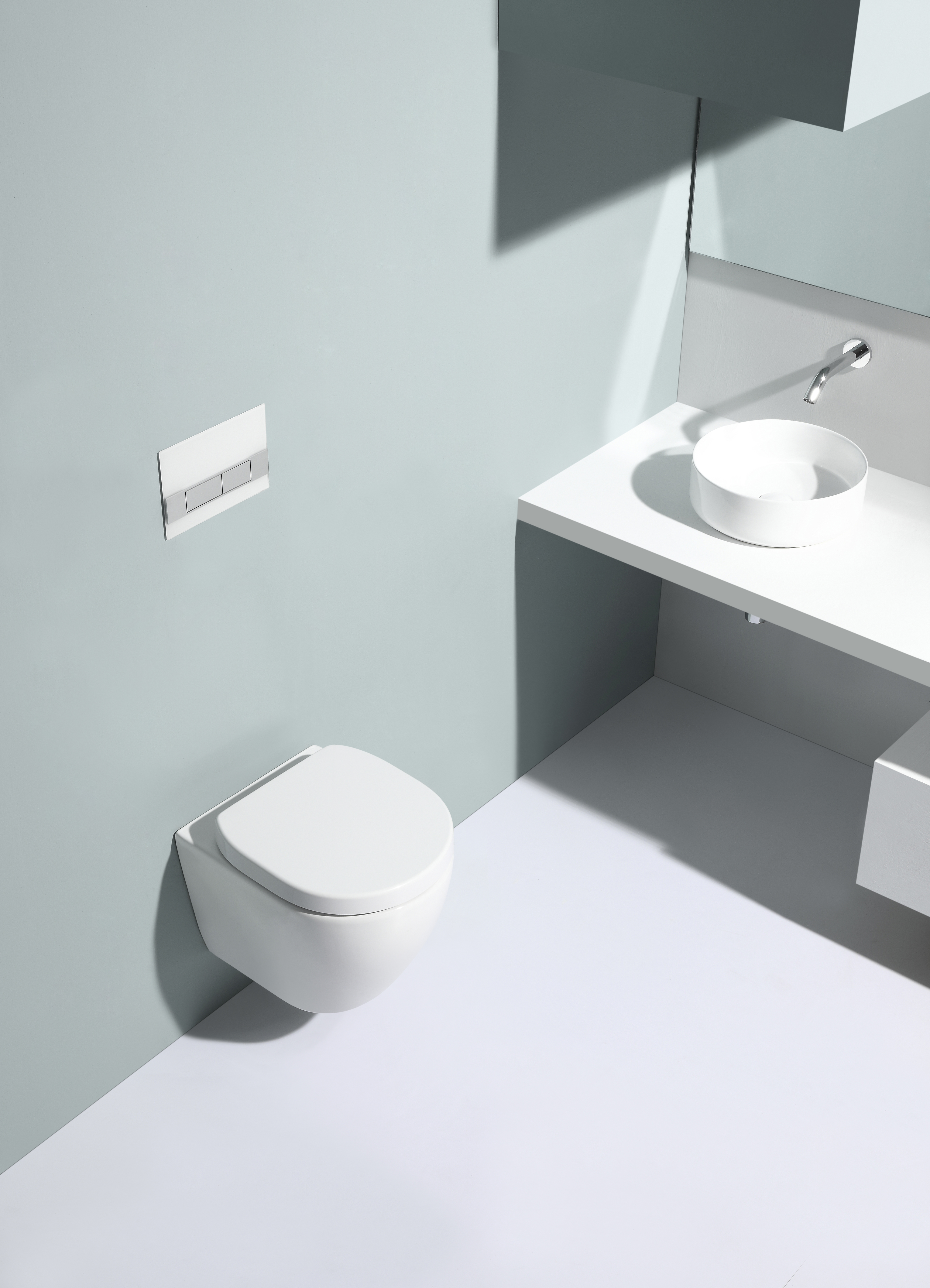Rimless Wall Hung Toilet – Modern Minimalist Design, Silent Flush, Water-Saving Ceramic WC