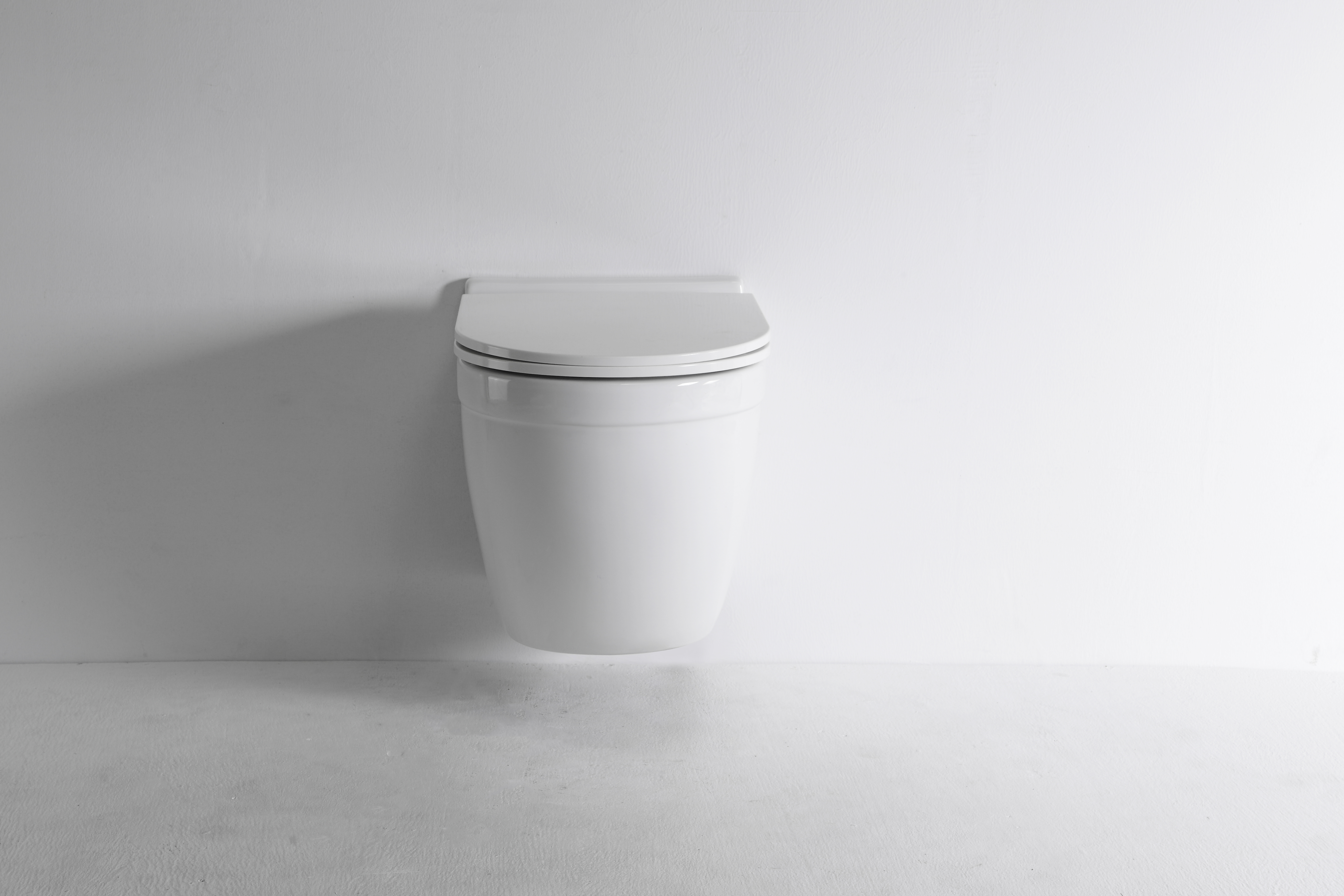 Wandhängendes WC 2442E - Randloses Design mit Soft-Close Sitz