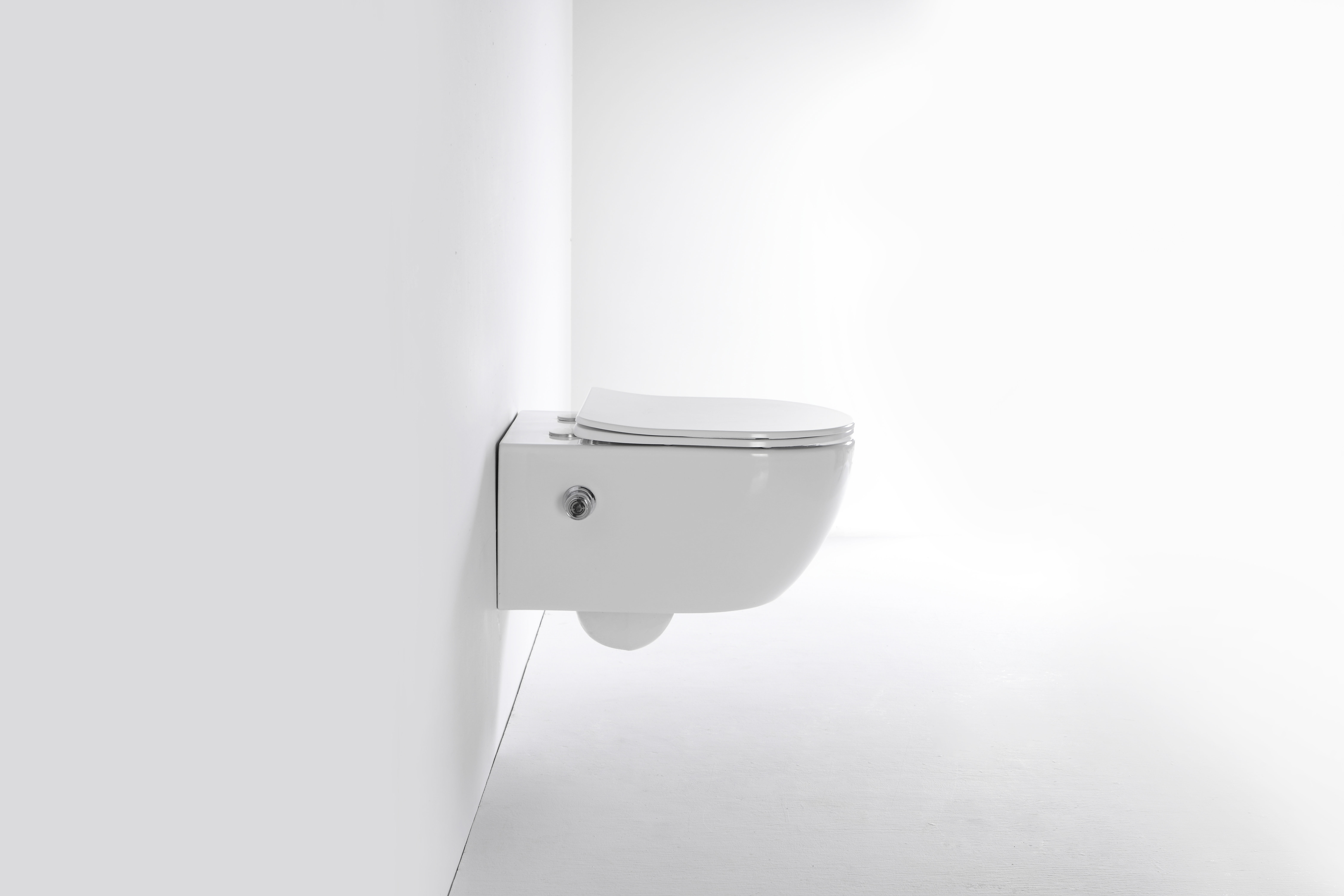 Wandhängendes randloses WC mit integrierter Duschfunktion – Hygienisch & Platzsparend