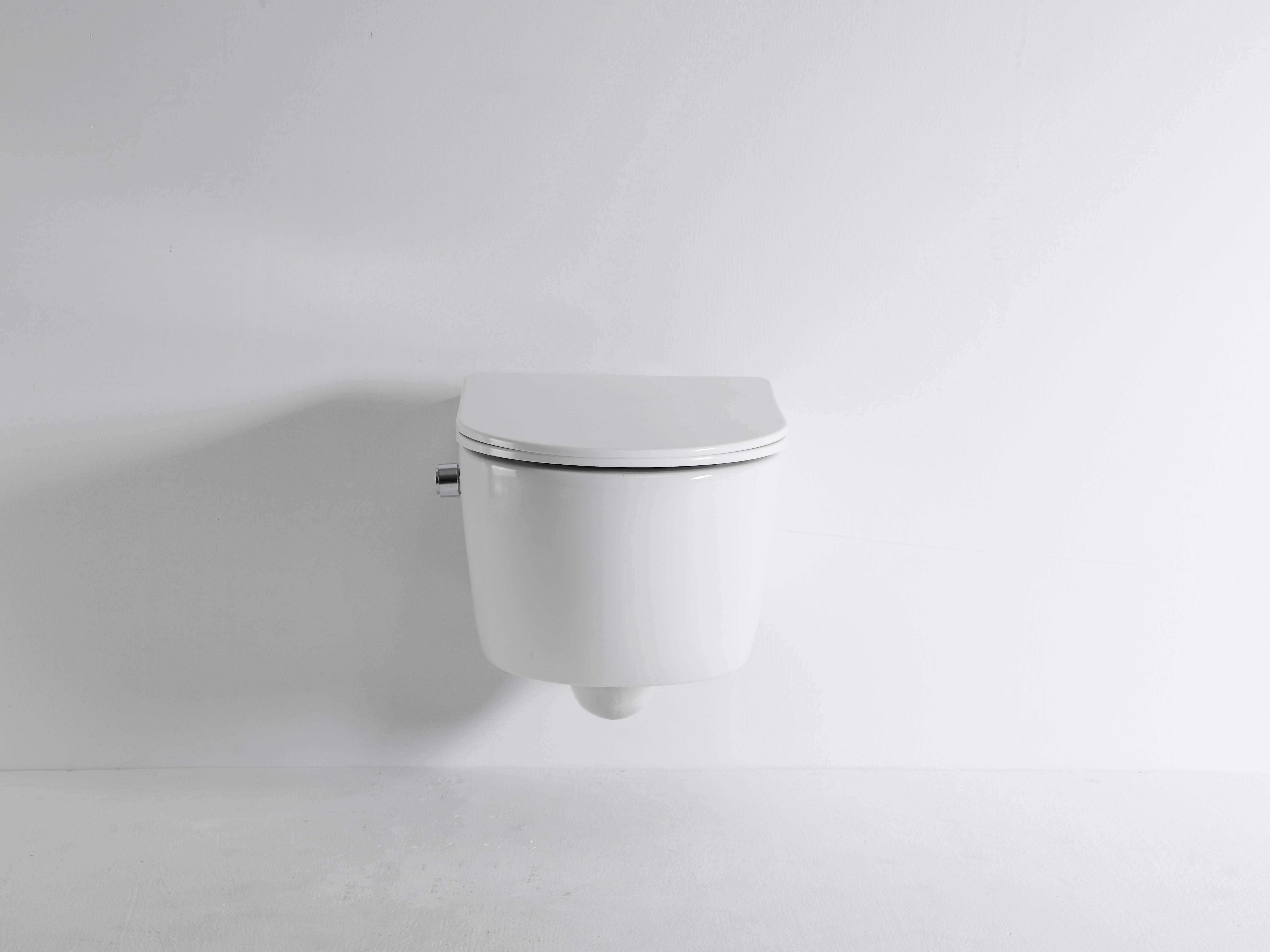 Wandhängendes randloses WC mit integrierter Duschfunktion – Hygienisch & Platzsparend