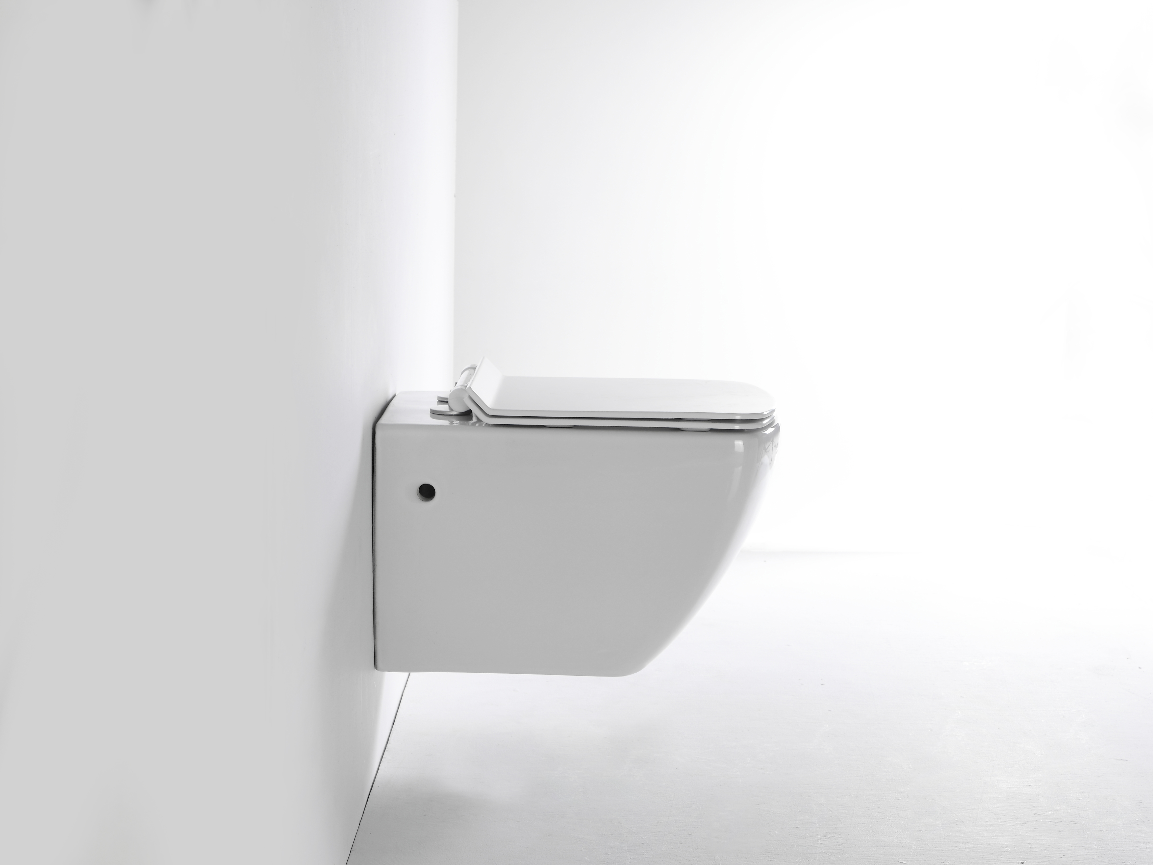 Rimless Wall-Hung Toilet with Square Slim Cover – Modern, Hygienic & Space-Saving
