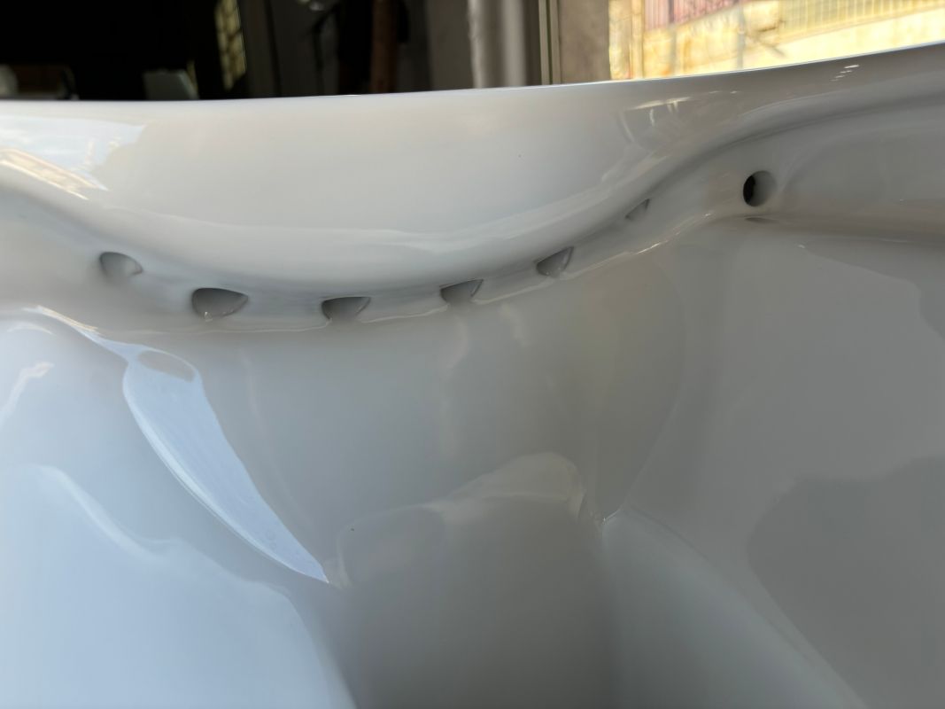 Minimalist Wall-Hung Ceramic Toilet with Soft-Close Seat