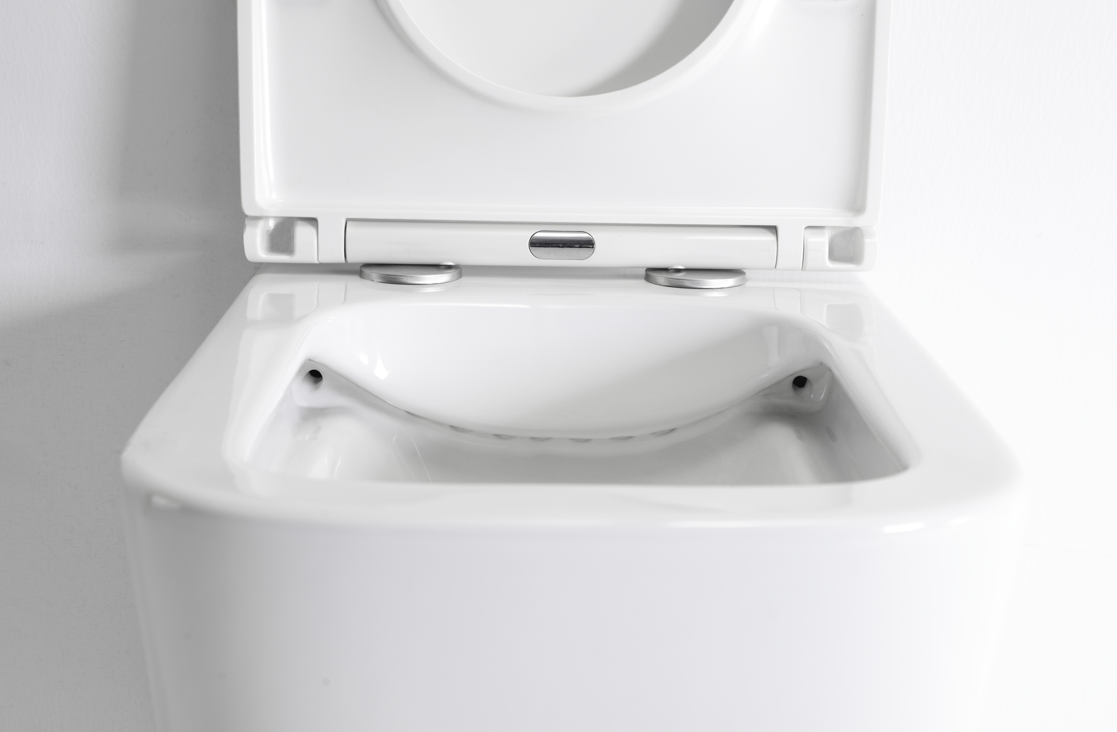 Energy-saving ceramic wall-hung toilet