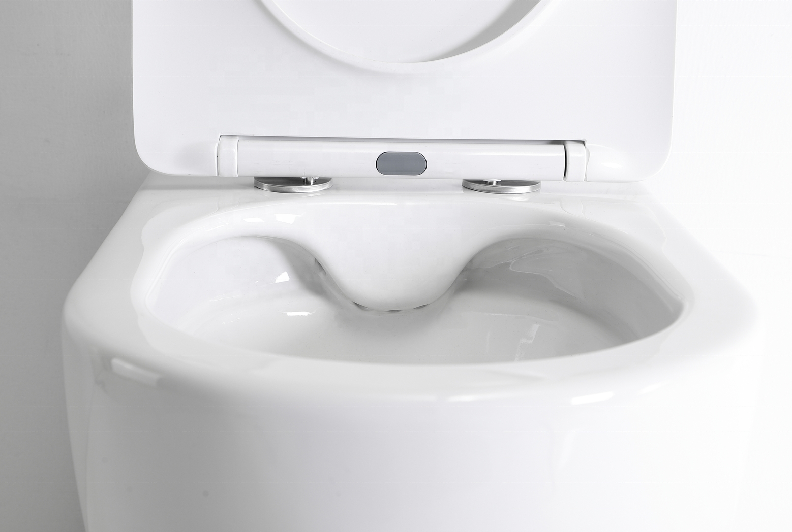 High-Efficiency Ceramic Toilet with Soft-Close UF Seat