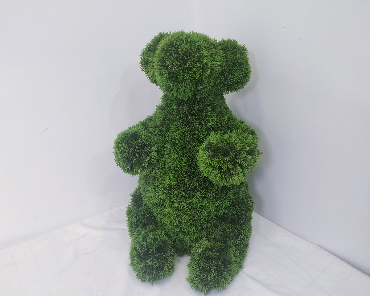 Simulated teddy bear green carving