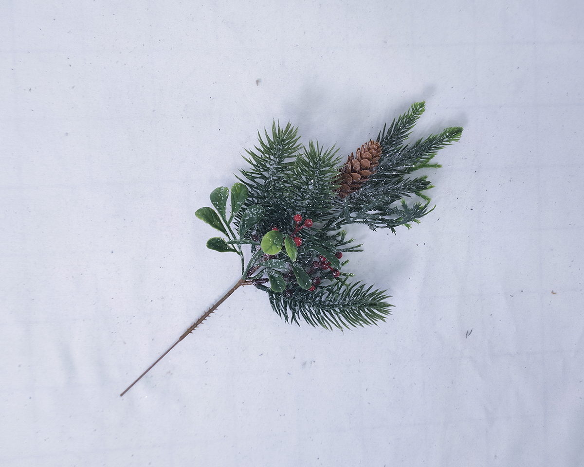 Zhenbao pine, tung tree, crape myrtle leaves, imitation Christmas branches