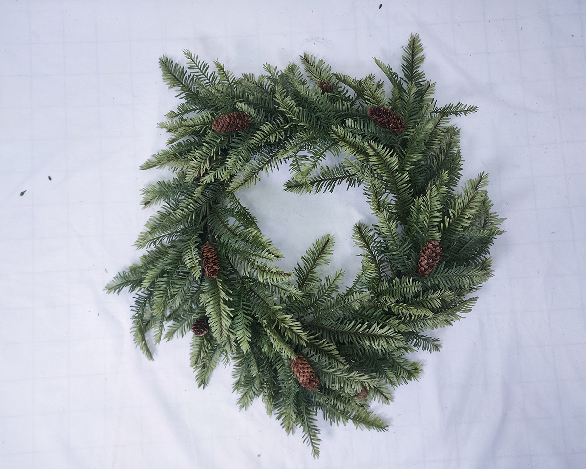 Simulated garland of yew