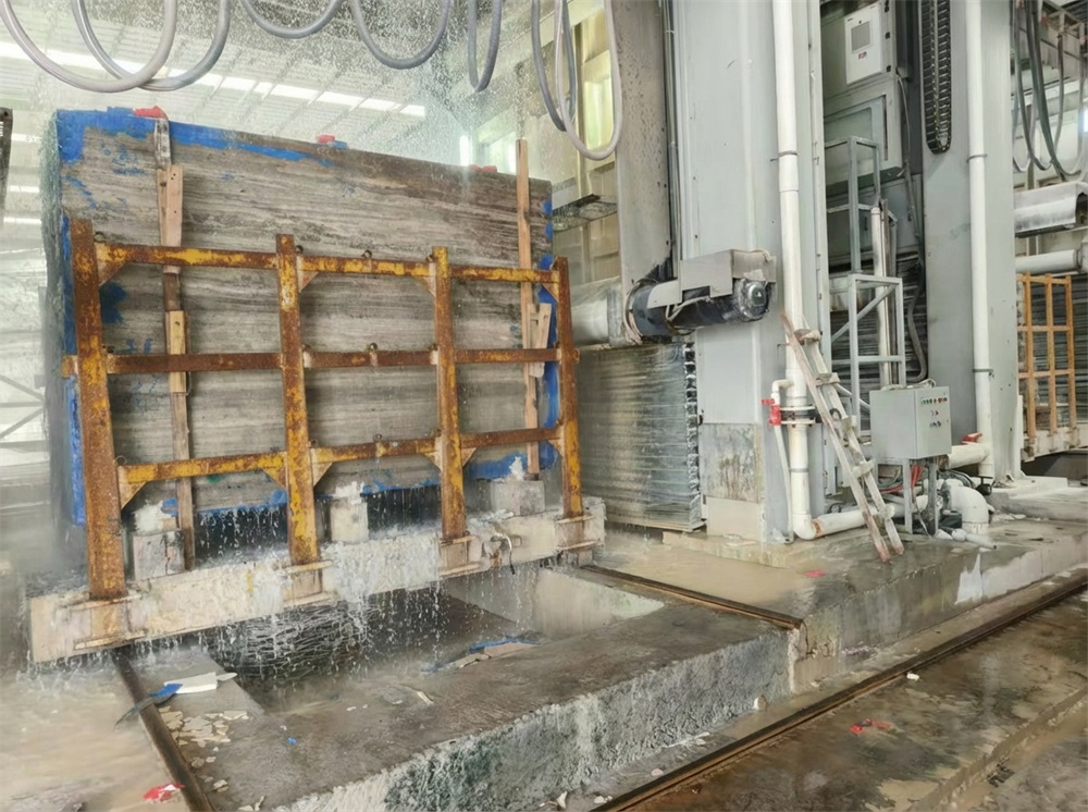 We manage every step in-house: selecting raw blocks from trusted quarries in Turkey and Iran, cutting slabs to precise tolerances (±1mm), and applying finishes—from polished to antique—under one roof. This vertical integration gives you full traceability and consistent quality.