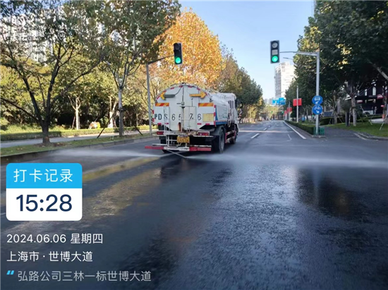 抑制道路扬尘 提升保洁质量