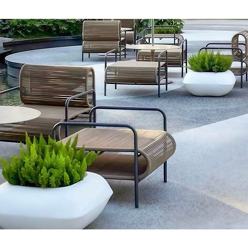 屋外用ラタン製ソファと足置き台セット