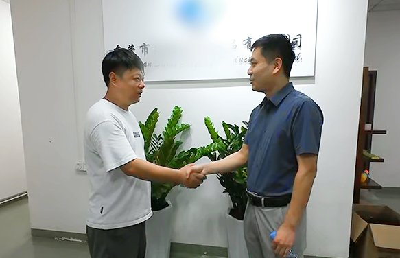 Hand in Hand for a New Future in the Cleaning Industry — JIAXILUN’s CEO Visits Factory and Secures Cooperation Agreement