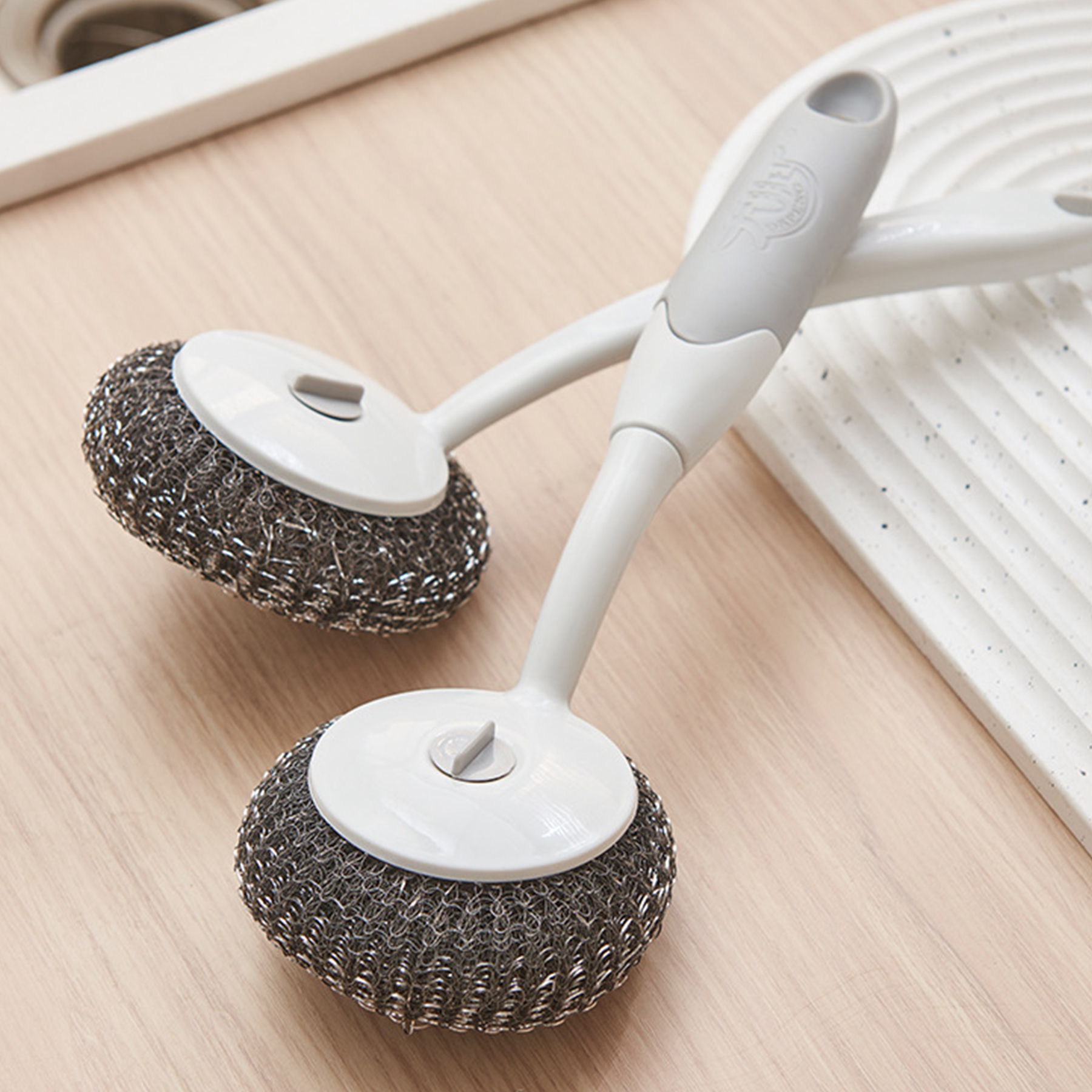 Steel Ball Long Handle Kitchen Brush Qui