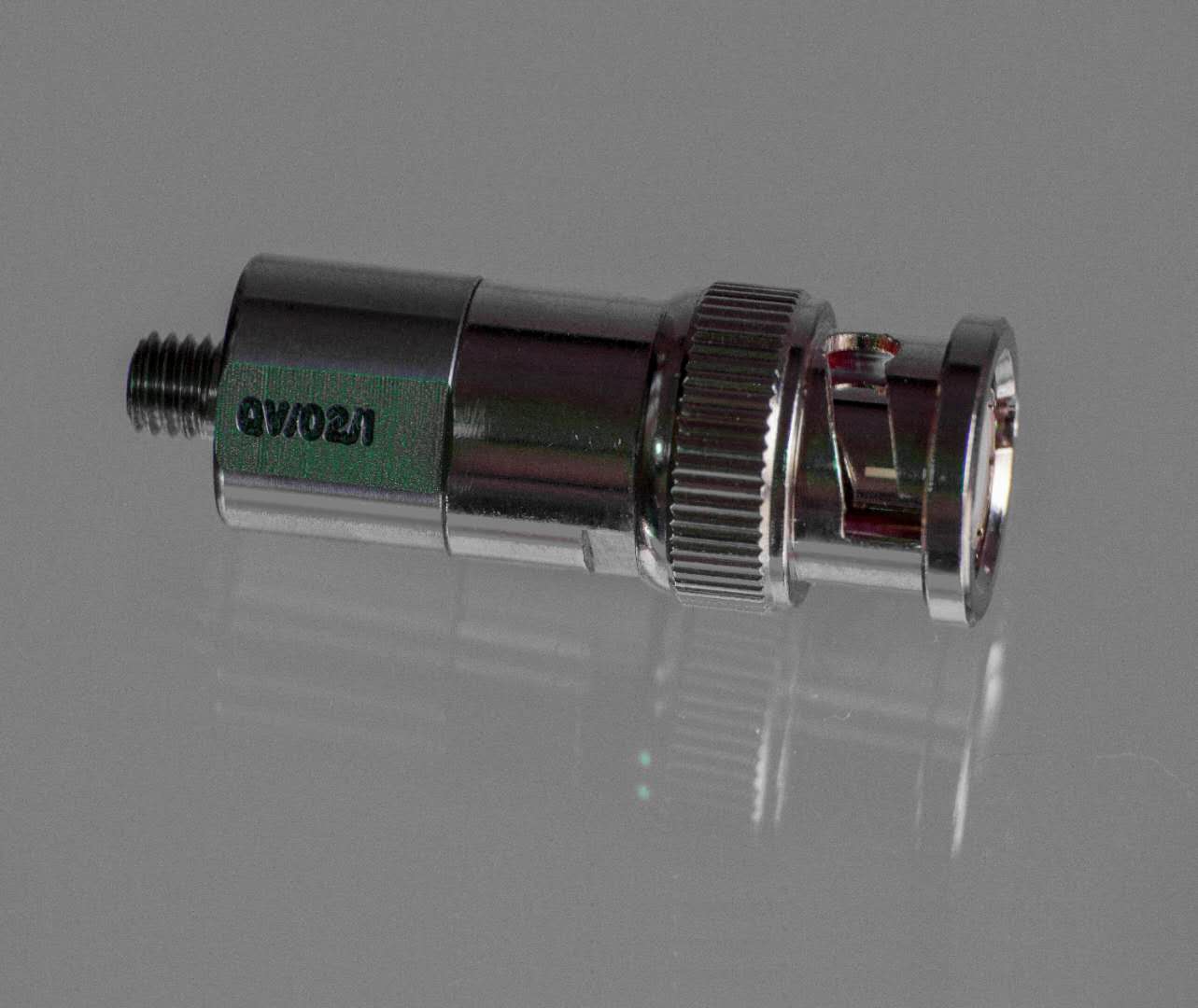 混合双线电压源线驱动器  QV/02