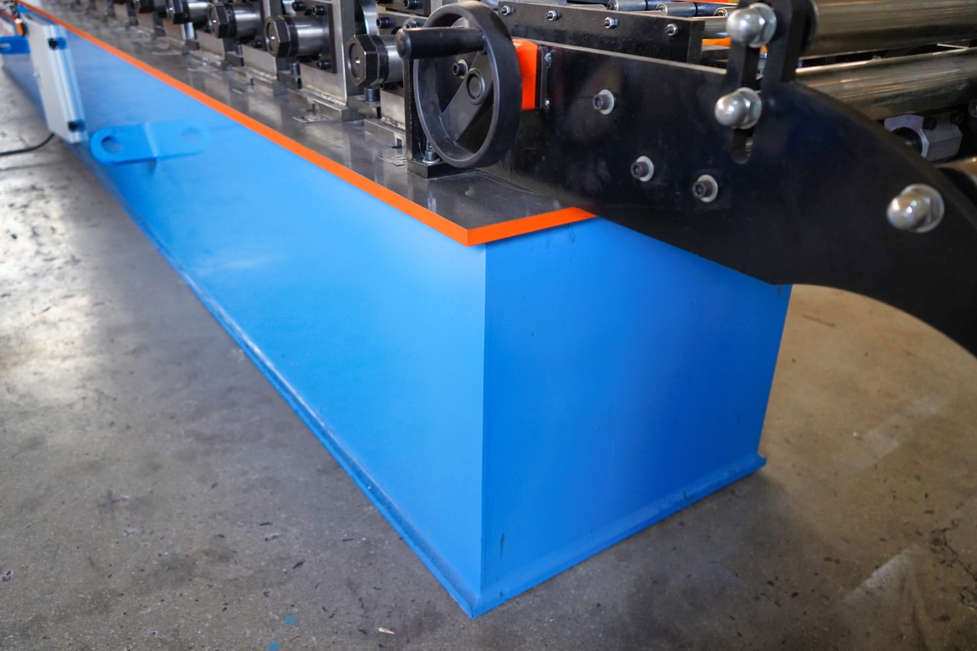 Keel Roll Forming Machine With Cutting Head