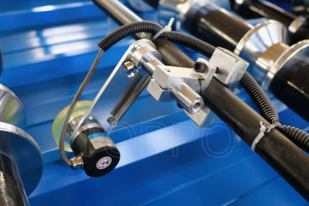 Heavy-Duty Trapezoidal Roof Panel Roll Forming Machine with Red Sheet Output