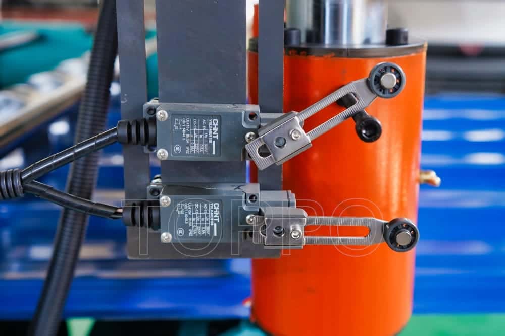 Hydraulic Trapezoidal Roll Forming Machine with Integrated Cooling Fan