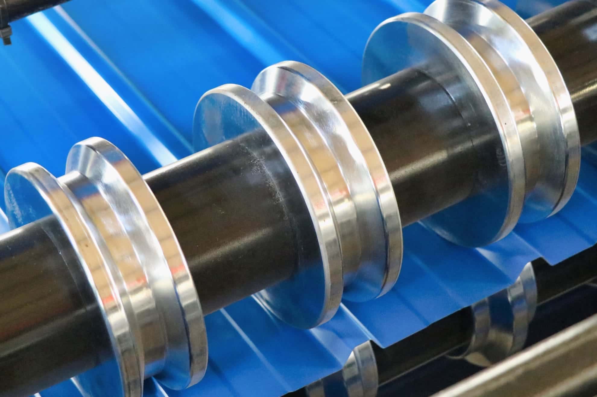 Fully Automatic Trapezoidal Roof Panel Roll Forming Machine with Precision Control
