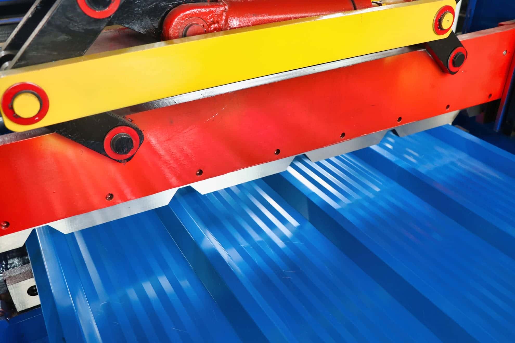 Touchscreen Controlled Trapezoidal Roll Forming Machine with Hydraulic Cutter