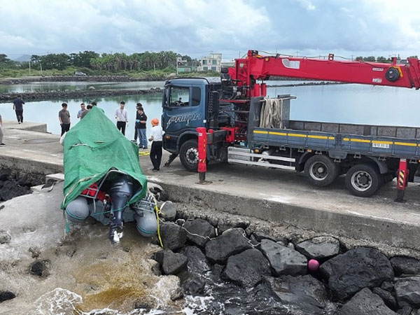Two more Chinese people who illegally entered South Korea in rubber boats have been arrested
