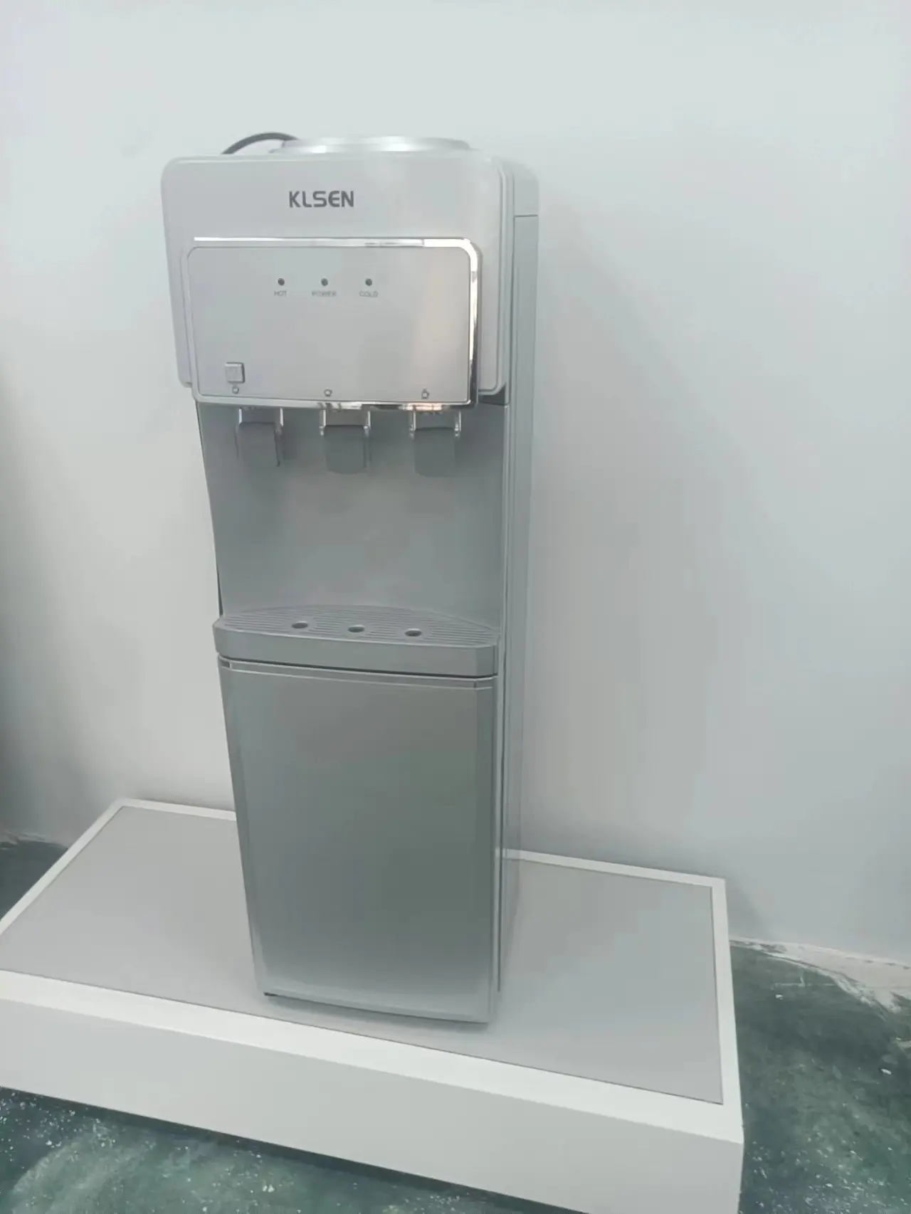 Fast Heating 5 Gallon Bottled Top Loading Electric R134a Compressor Cooling Standing Hot and Cold Water Dispenser