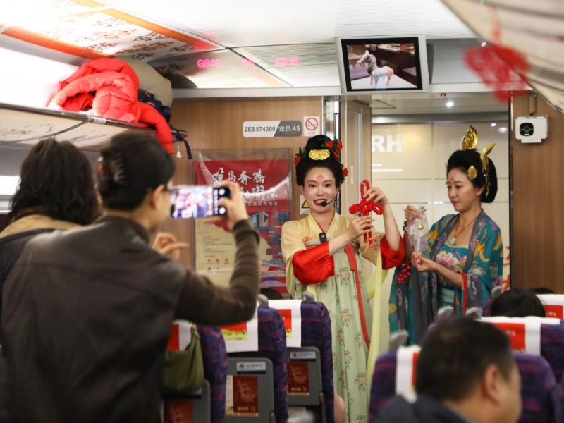 马年新春 高铁“变身”流动博物馆开启文化之旅