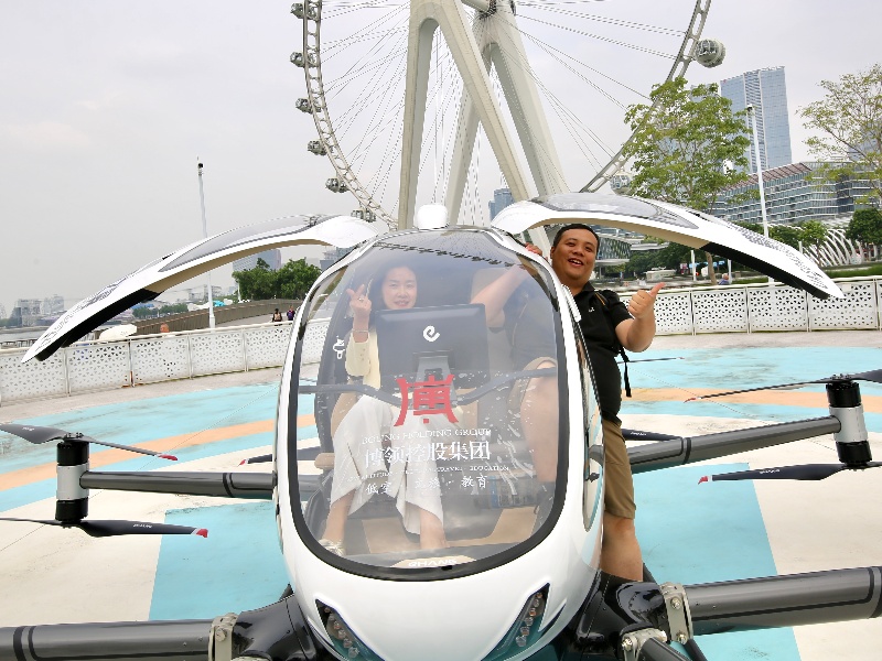 《低空经济蓝皮书》发布：2030年或迎低空载人出行商业化 科技巨头布局“空中交通”新赛道