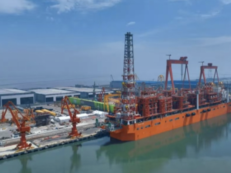 我国最大吨位FLNG 恩古雅 在南通启航 开启海洋能源开发新征程