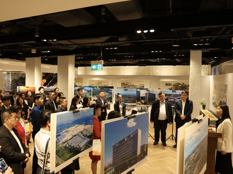 中新济南未来产业城“对画鹊华”主题书画摄影艺术展在新加坡隆重开幕