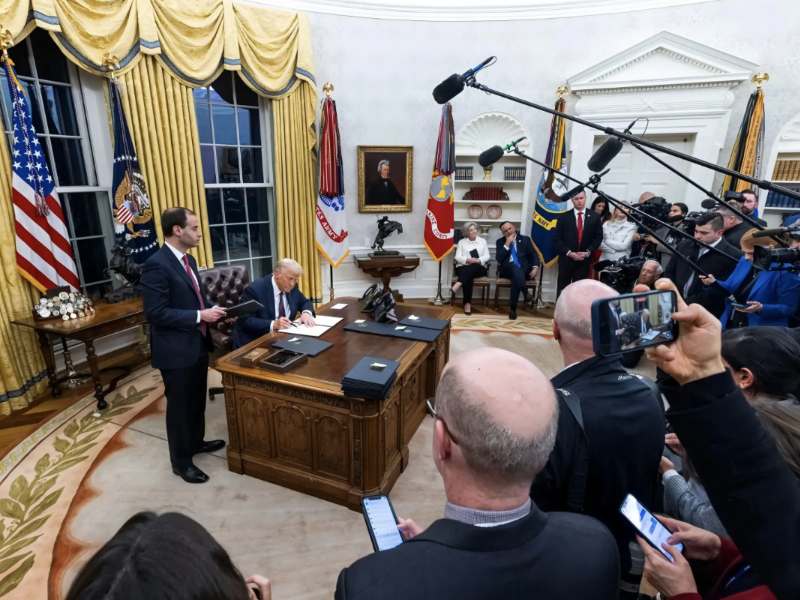 特朗普签署行政令 启动创世纪计划加速AI驱动科学变革