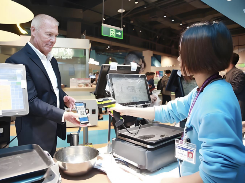 新加坡华人圈迎来跨境支付新突破 华侨银行2026年起支持微信支付扫码付款