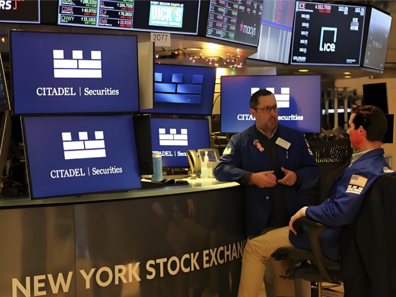 2025收官日美股全线下挫 巴菲特退休与市场展望引关注