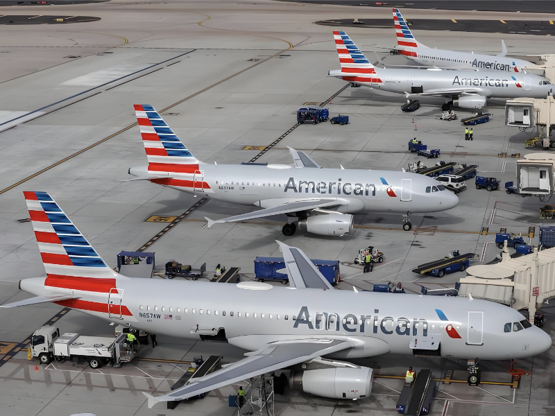 美国东北部遭大规模冬季风暴侵袭 数千航班受影响取消