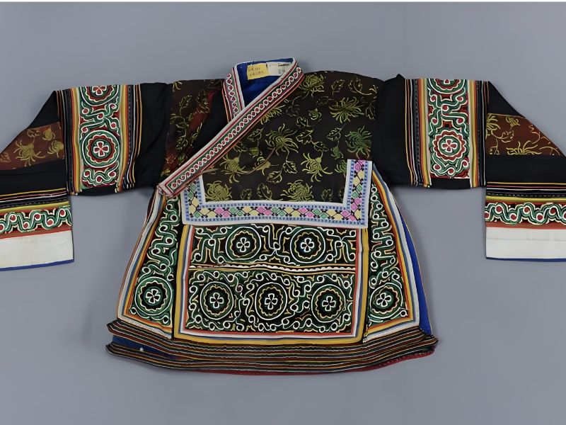 云岭高原焕新彩：楚雄彝绣千年技艺“绣”出产业振兴新图景