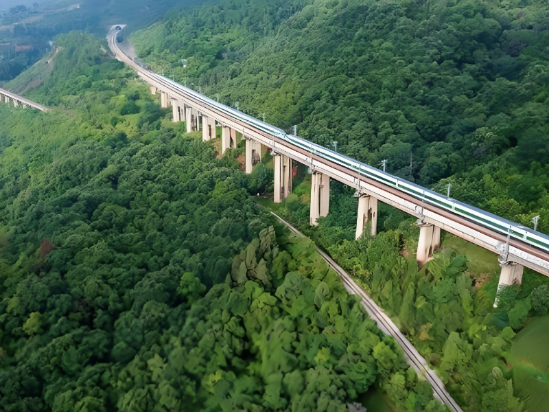 中国老挝铁路跨境运输成果丰硕 液袋运输创新