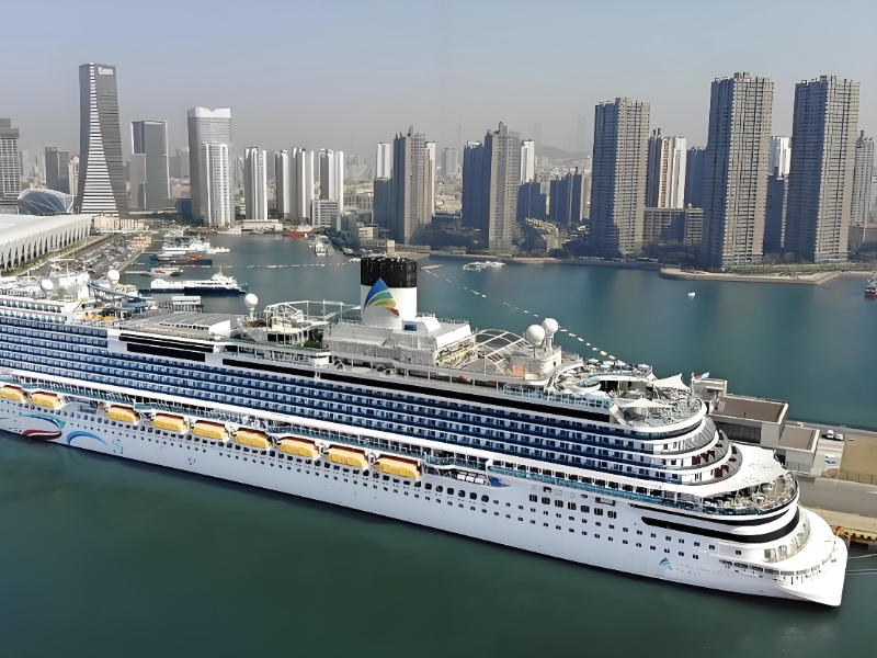 国产大型邮轮“爱达·魔都号”启航 首届“海上电影节”开启