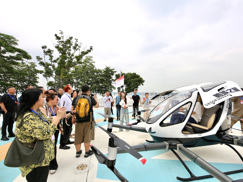 五大洲华文媒体走进宝安：摩天轮下见证发展成果 “鹏城之翼”载梦起飞