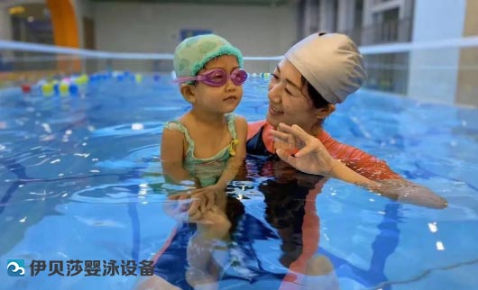 亲子游泳池，亲子氺育项目，开婴儿游泳馆设备