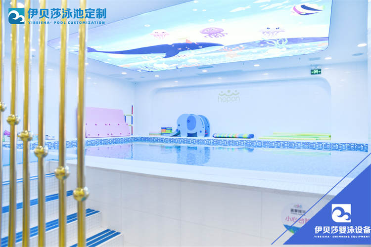 玻璃游泳池