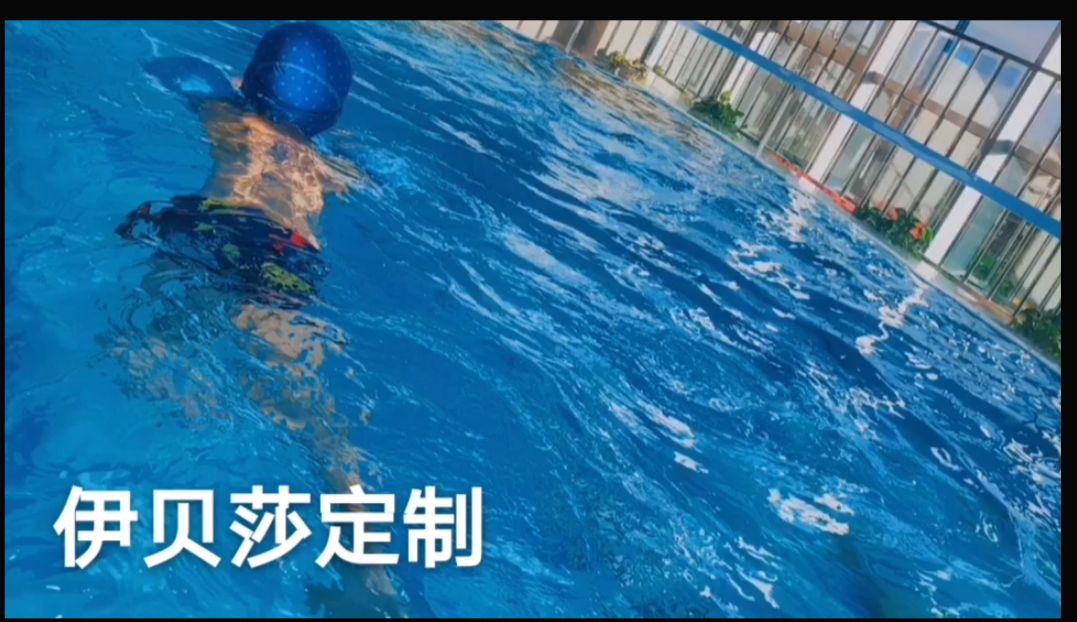 婴儿游泳玻璃池，亲子玻璃游泳池，新生儿，婴儿游泳的益处    